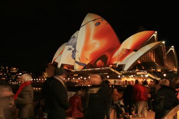 Het Opera House ziet er bijzonder uit als projectiescherm voor het licht-festival Vivd Sydney.